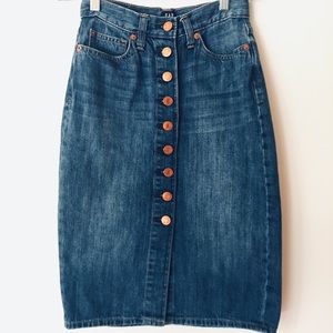 GAP Button down denim pencil skirt